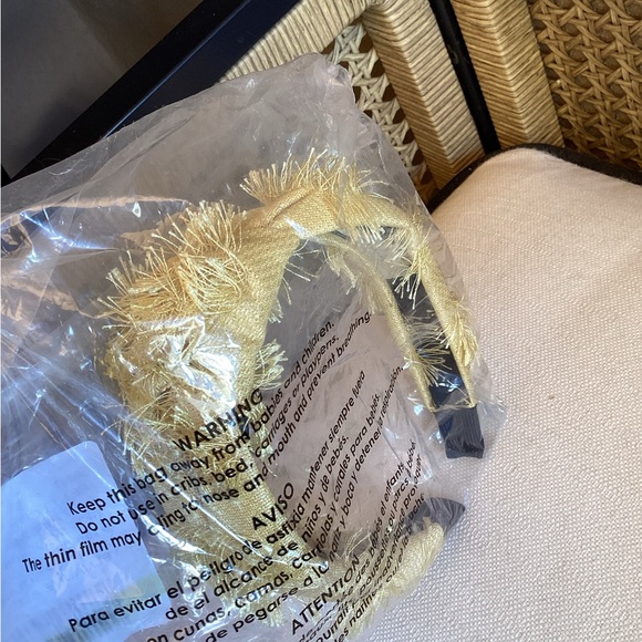 NWT ANTHROPOLOGIE Fringed Gold Headband - Picture 1 of 7